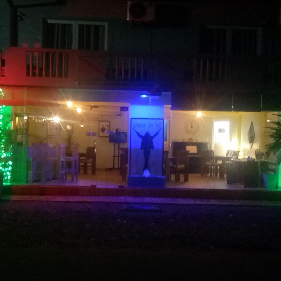 This Is It Airport Hotel And Restaurant 尼甘布 外观 照片
