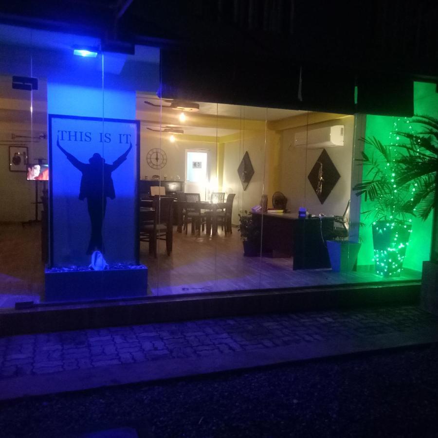 This Is It Airport Hotel And Restaurant 尼甘布 外观 照片
