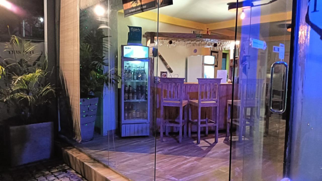 This Is It Airport Hotel And Restaurant 尼甘布 外观 照片