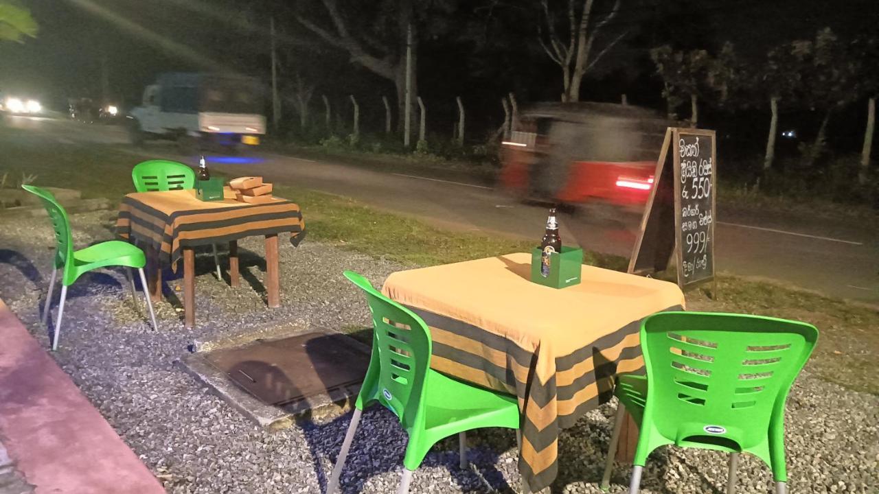 This Is It Airport Hotel And Restaurant 尼甘布 外观 照片