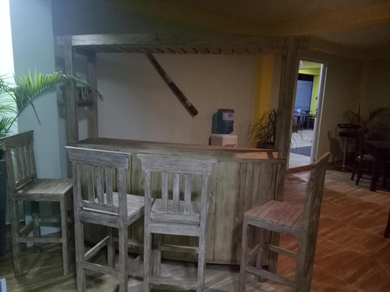 This Is It Airport Hotel And Restaurant 尼甘布 外观 照片